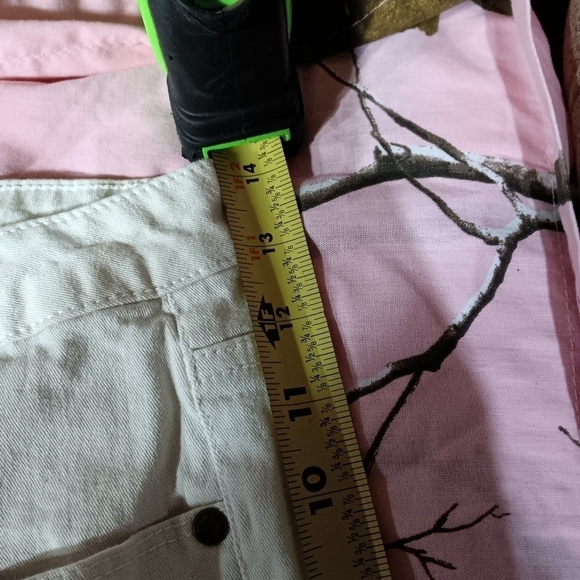 Max jeans size 14 shorts white in color - Picture 6 of 6